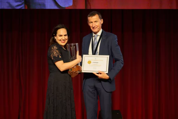 I. Heidegger, EAU Crystal Matula Award
For a young promising European urologist